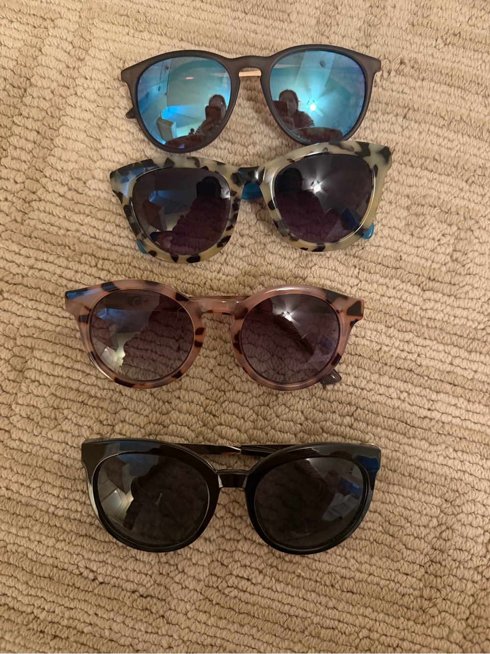 4 pairs of women’s sunglasses